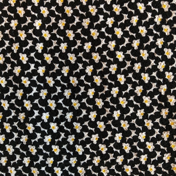 Michael Kors Black & White Asymmetrical Blouse w/ 3/4 Length Tie Sleeves Size M - Picture 5 of 8